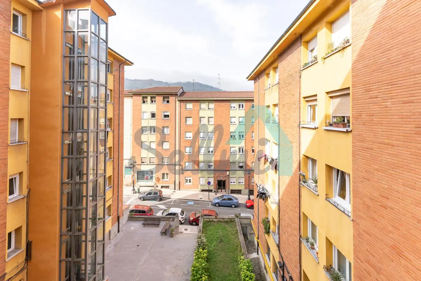 Vista exterior de Pis per a compartir en Oviedo  amb Calefacció, Parquet i Moblat