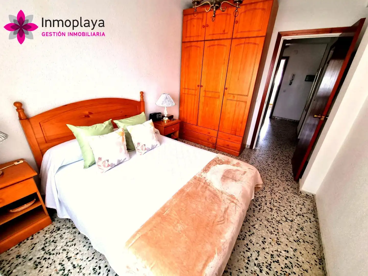 Schlafzimmer von Dachboden zum Verkauf in Noja mit Terrasse und Möbliert