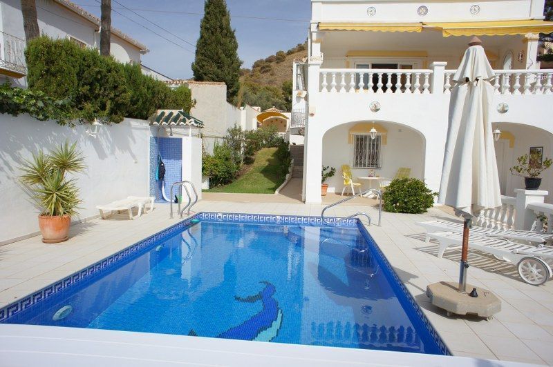 Piscina de Casa o xalet en venda en Nerja amb Jardí privat, Terrassa i Traster