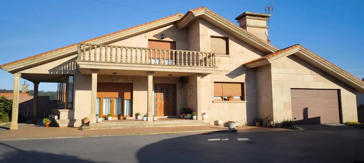 Vista exterior de Casa o xalet en venda en Cambados amb Calefacció, Jardí privat i Parquet