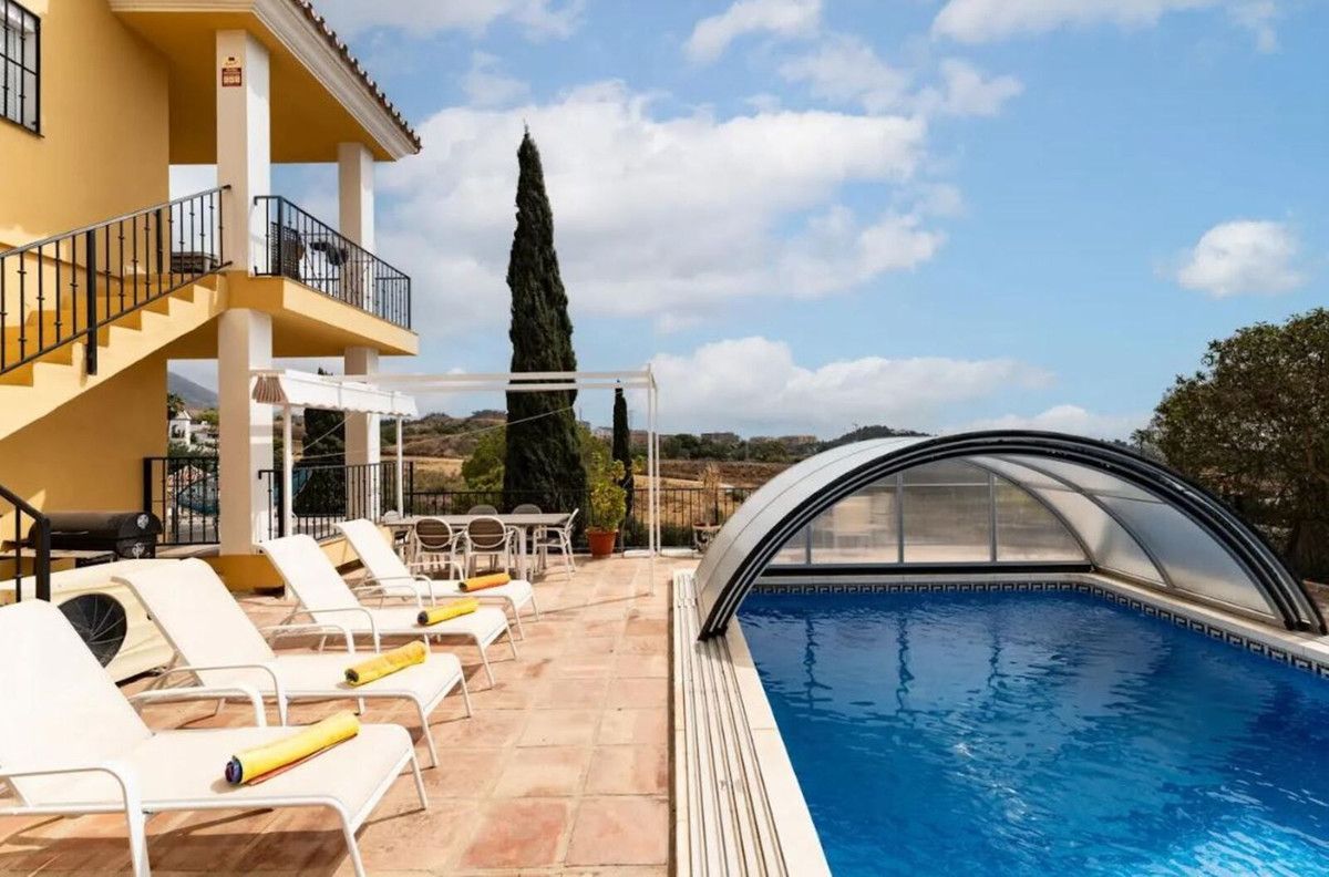 Piscina de Casa o xalet en venda en Mijas amb Aire condicionat, Calefacció i Jardí privat