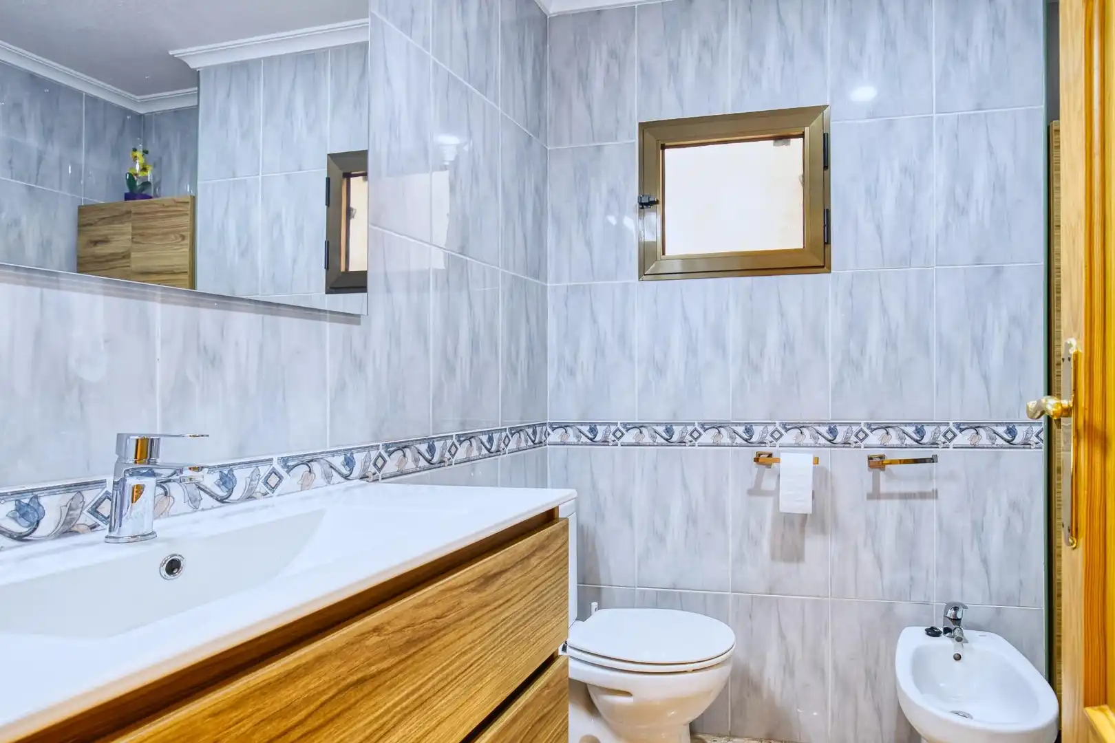 Bathroom of Flat for sale in Aspe  with Air Conditioner, Terrace and Storage room