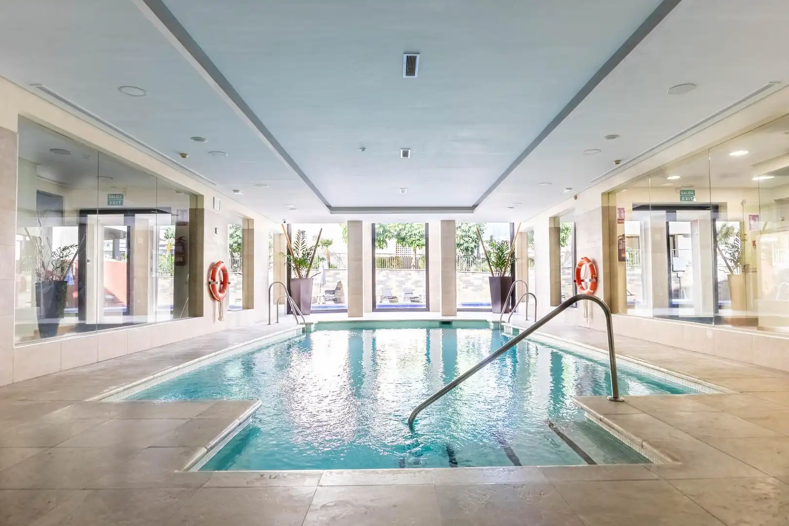 Piscina de Apartament en venda en Marbella amb Aire condicionat, Calefacció i Jardí privat