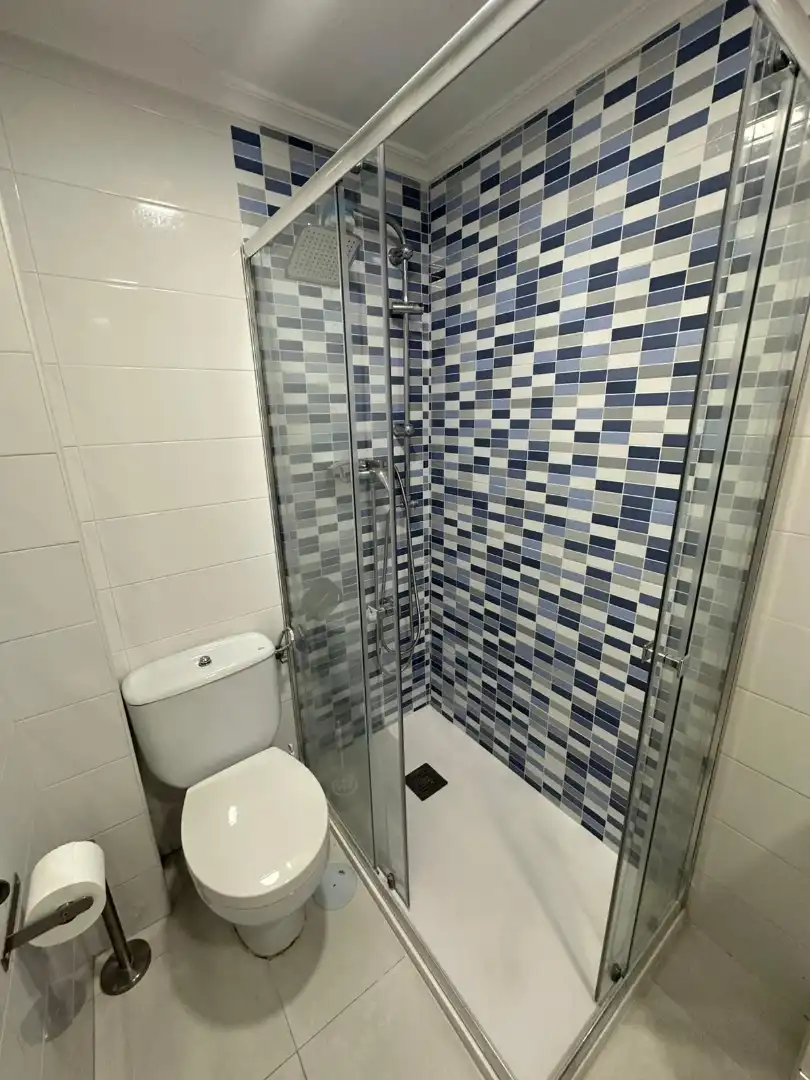 Baño de Piso de alquiler en Santander con Calefacción, Amueblado y Horno