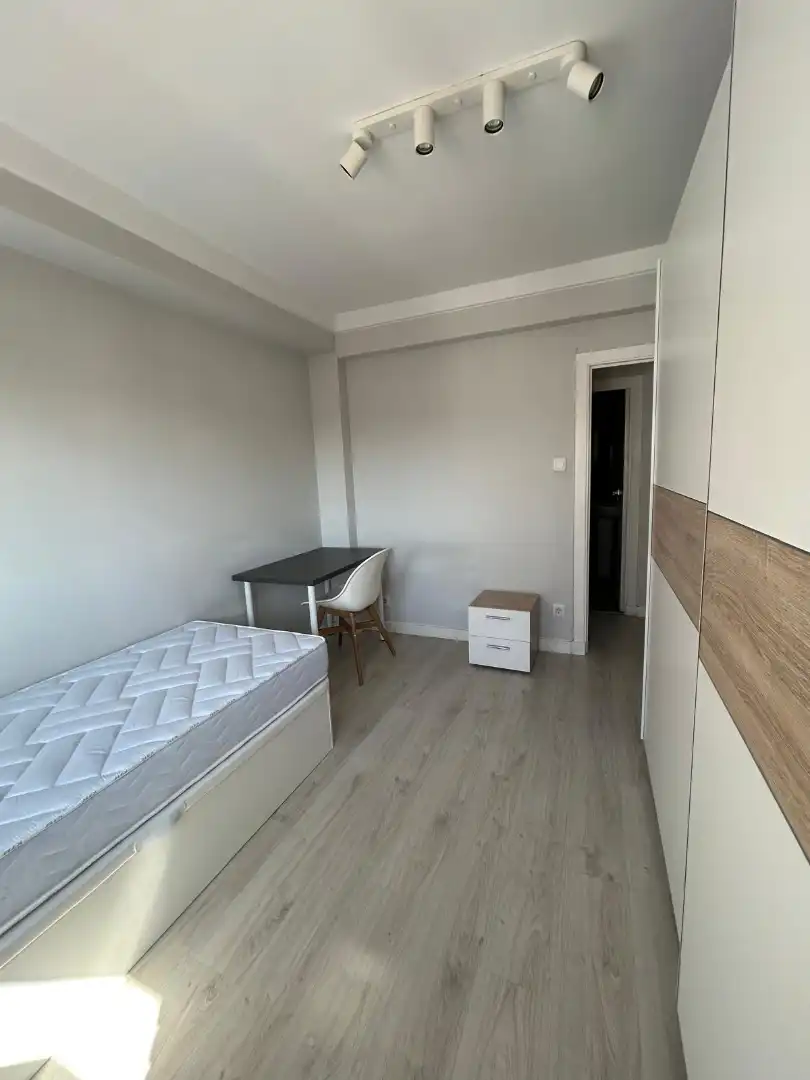 Habitación de Piso de alquiler en Zaragoza con Calefacción, Amueblado y Horno