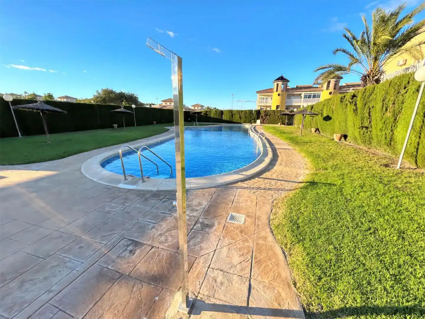 Piscina de Casa adosada en venda en Orihuela amb Aire condicionat, Jardí privat i Piscina