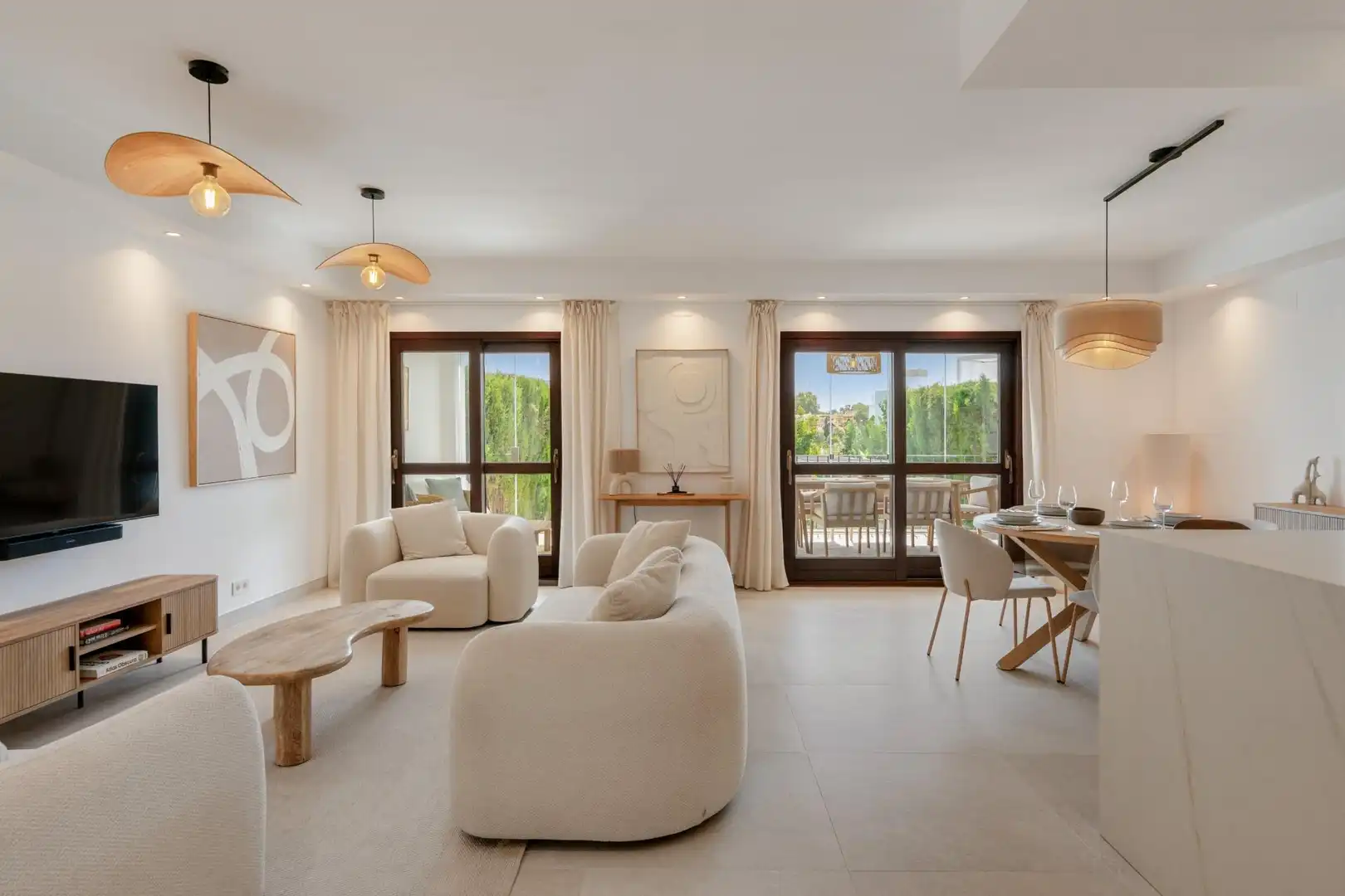 Sala d'estar de Casa adosada en venda en Estepona amb Aire condicionat, Calefacció i Terrassa