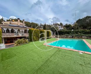 Vista exterior de Casa o xalet en venda en Matadepera amb Calefacció, Jardí privat i Terrassa