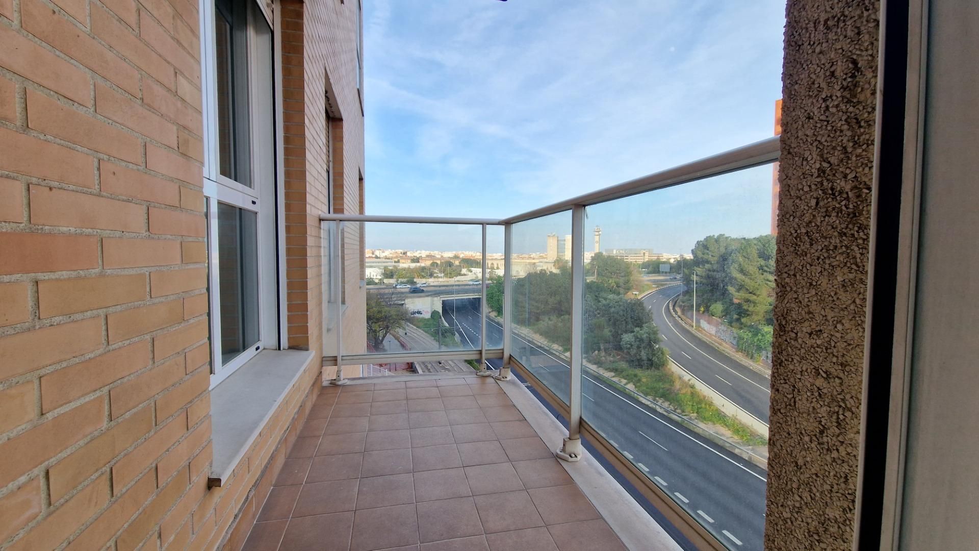 Vista exterior de Pis de lloguer en Paterna amb Terrassa i Traster