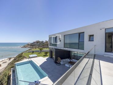 Villa avec balcon à vendre à El Faro