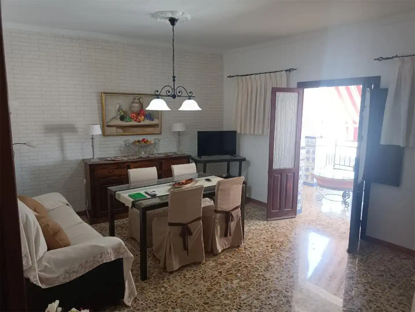 Sala d'estar de Casa adosada en venda en Lora del Río amb Aire condicionat, Moblat i Forn