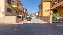 Vista exterior de Casa adosada en venda en Atarfe amb Aire condicionat, Calefacció i Parquet