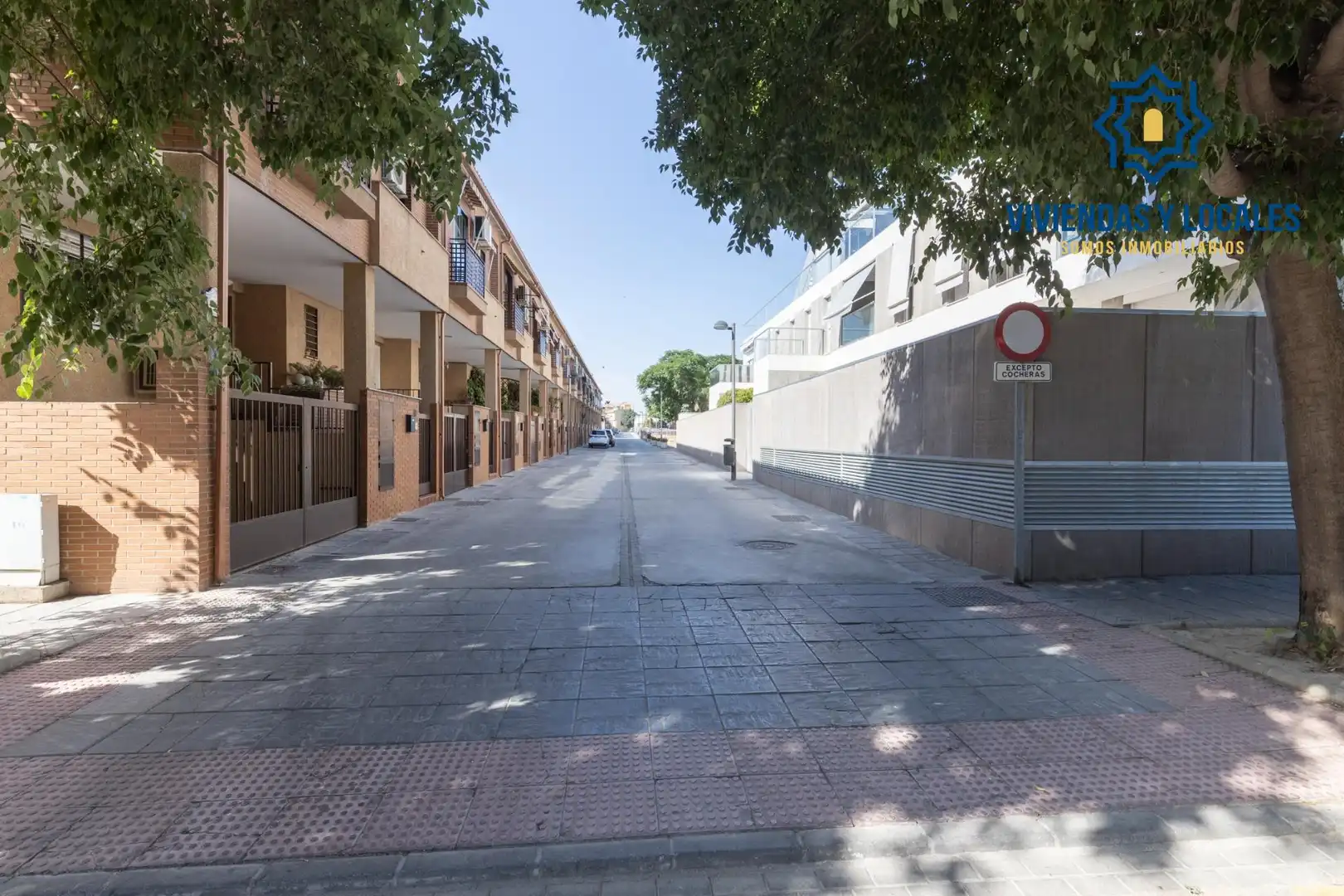 Vista exterior de Casa adosada en venda en Armilla amb Calefacció