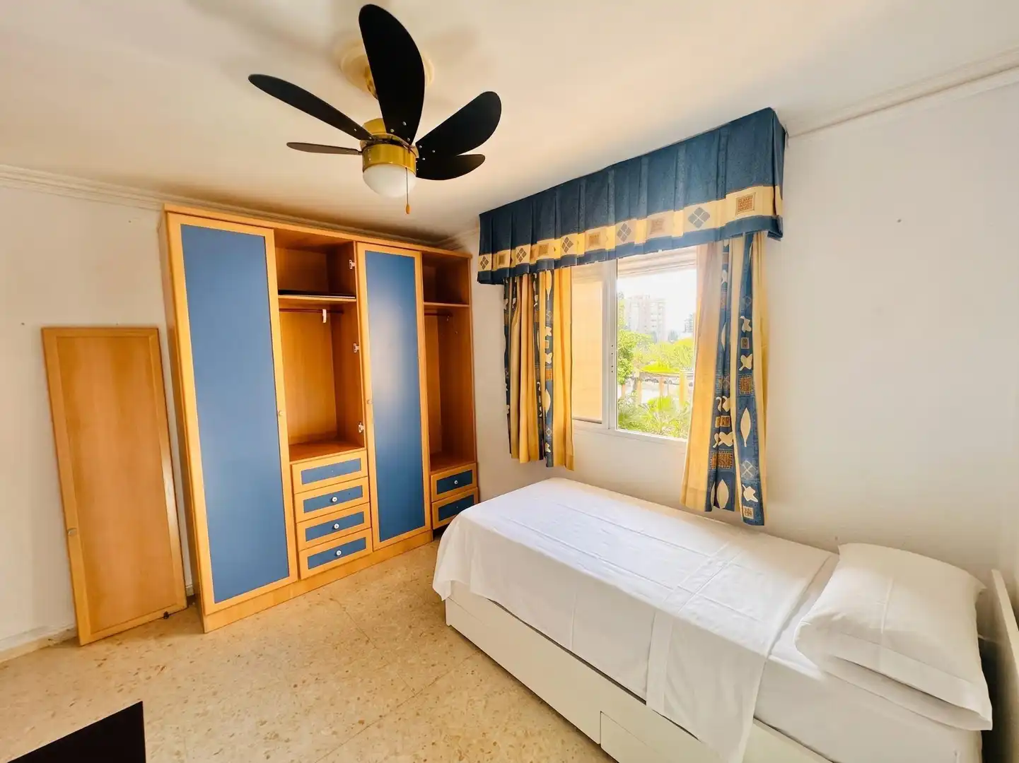 Piso en venta en Calle MONTSERRAT ROIG, Martiricos - La Roca - La Rosaleda