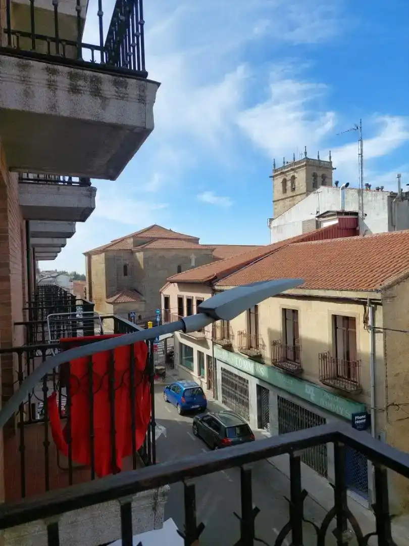 Vista exterior de Pis en venda en Vitigudino amb Aire condicionat i Balcó