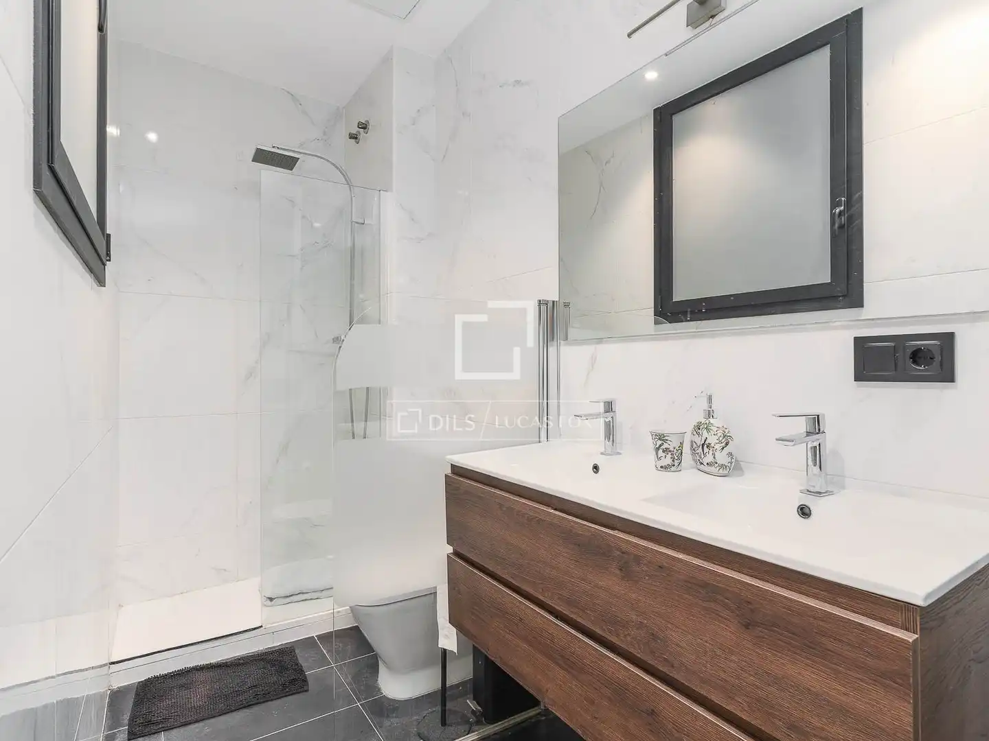 Baño de Piso en venta en Barcelona con Aire acondicionado, Calefacción y Terraza