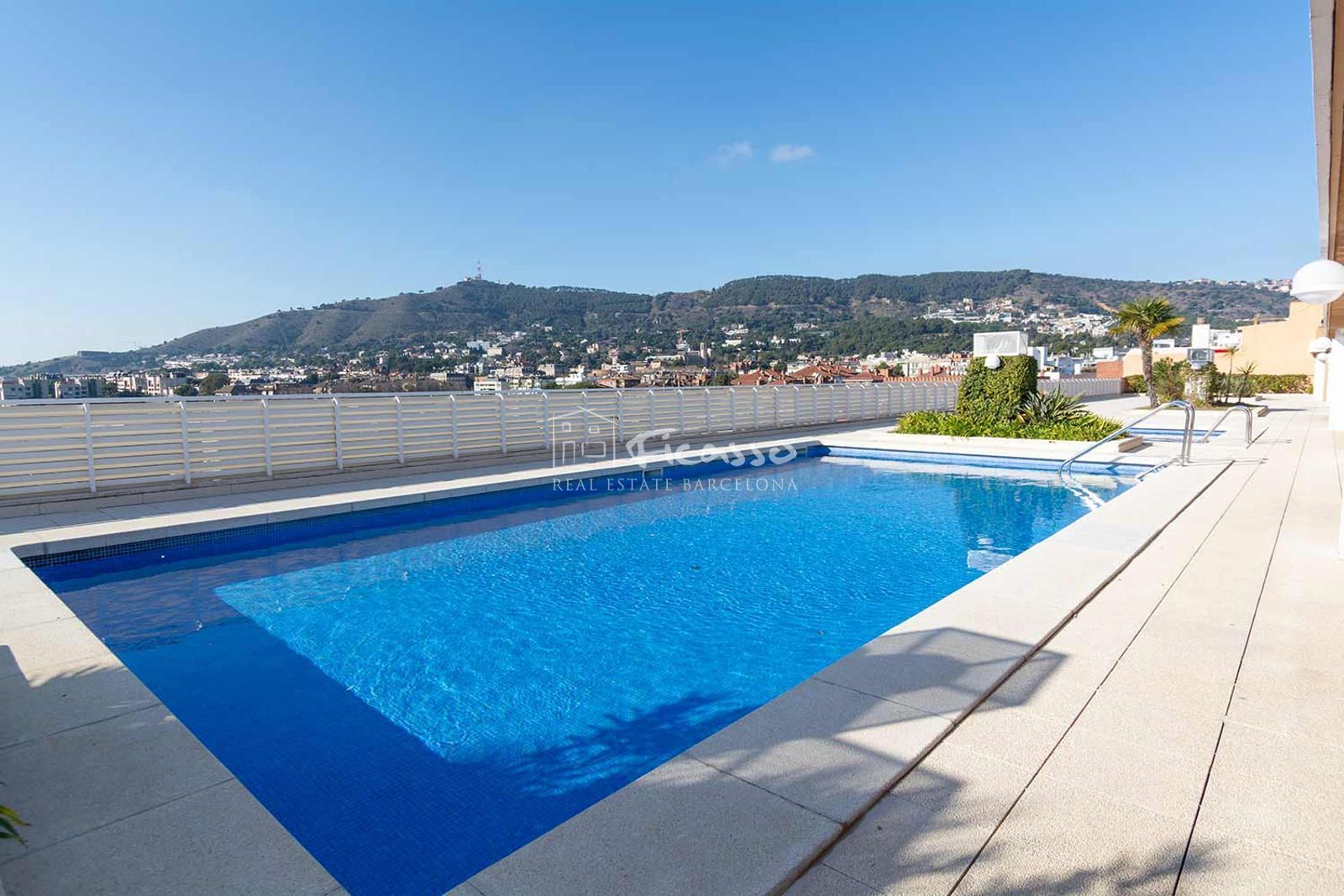 Swimming pool of Flat to rent in  Barcelona Capital  with Air Conditioner, Parquet flooring and Terrace