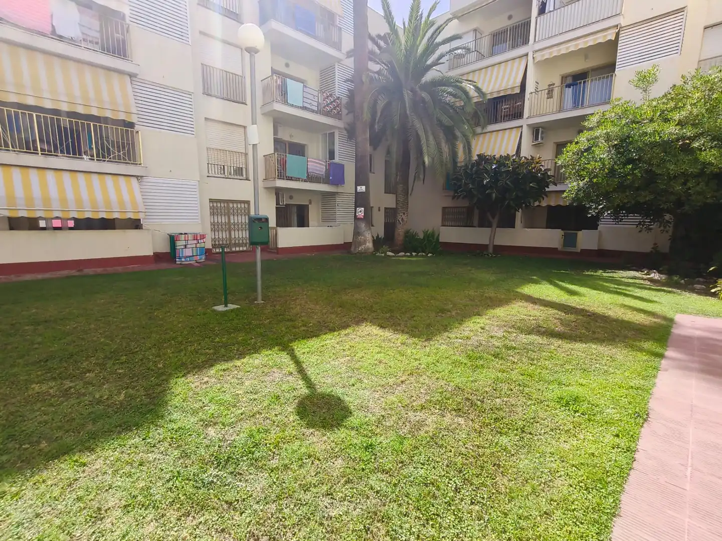 Parkplatz von Wohnungen zum Verkauf in Cambrils mit Klimaanlage, Terrasse und Ofen