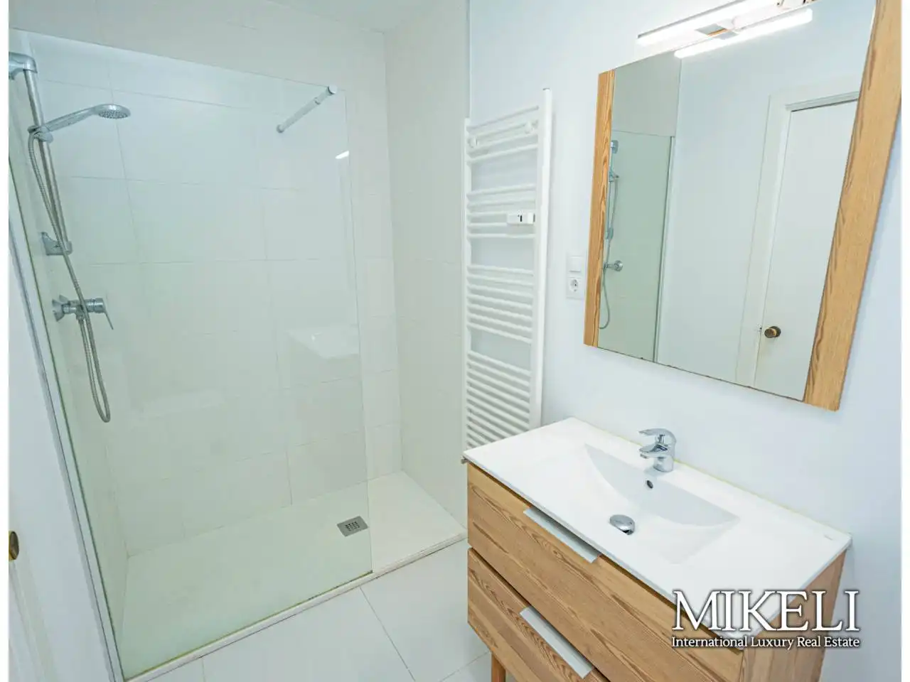Baño de Piso en venta en Santander con Calefacción, Amueblado y Alarma