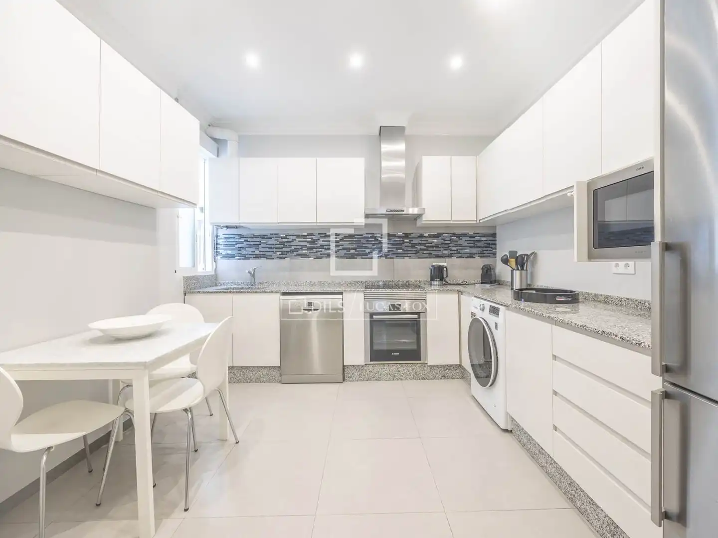 Kitchen of Flat for rent in Valencia  with Air Conditioner, Parquet flooring and Furnished