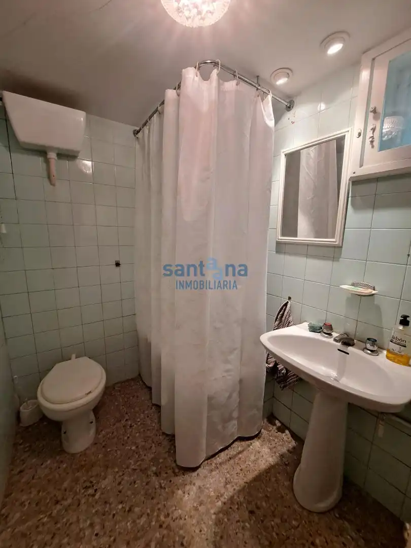 Bany de Casa o xalet en venda en Gradefes amb Calefacció, Jardí privat i Traster