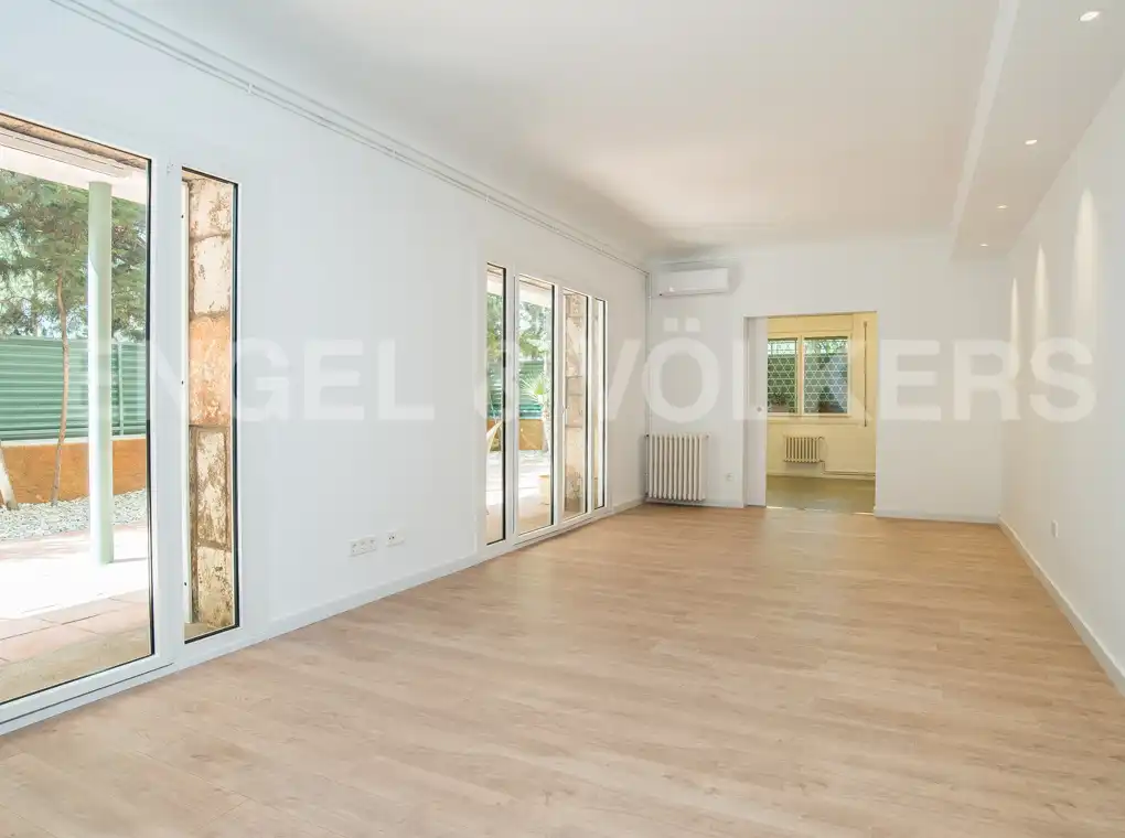Living room of Flat for rent in Barcelona  with Air Conditioner, Heating and Private garden