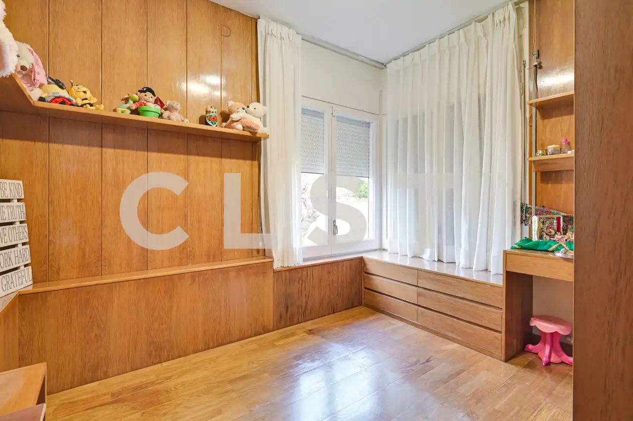 Dormitori de Casa o xalet en venda en Sant Just Desvern amb Aire condicionat, Calefacció i Jardí privat