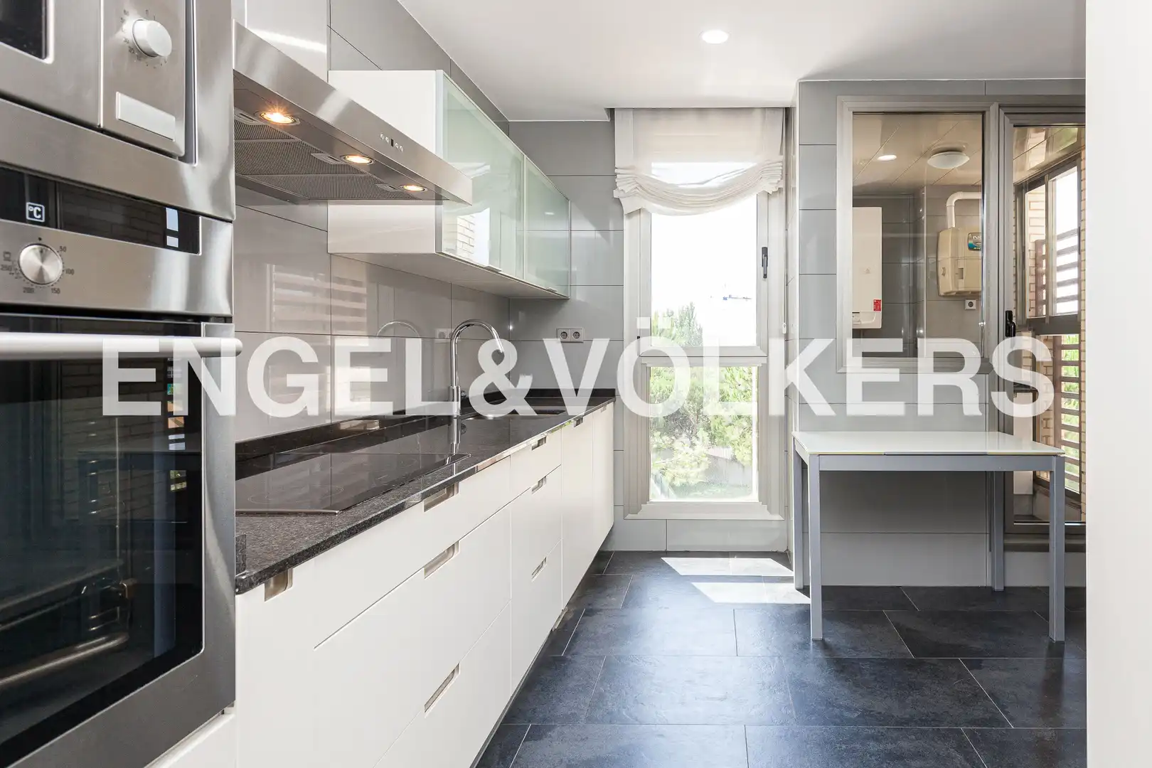 Cocina de Ático de alquiler en Pozuelo de Alarcón con Calefacción, Jardín privado y Terraza