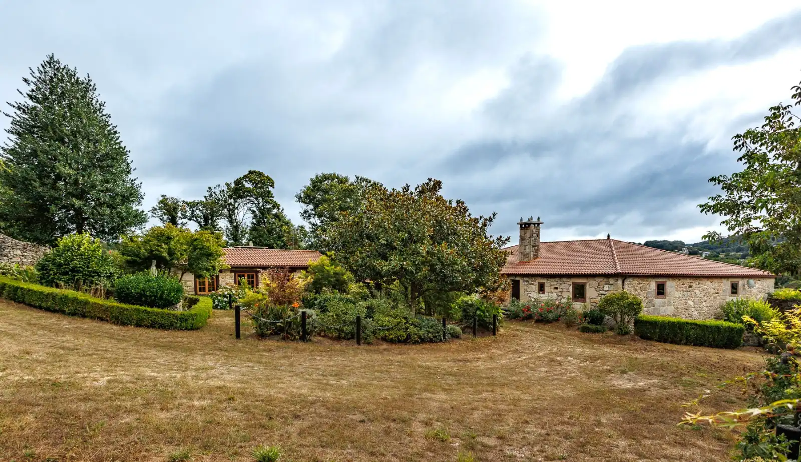 Vista exterior de Finca rústica en venda en Chantada amb Aire condicionat, Calefacció i Jardí privat