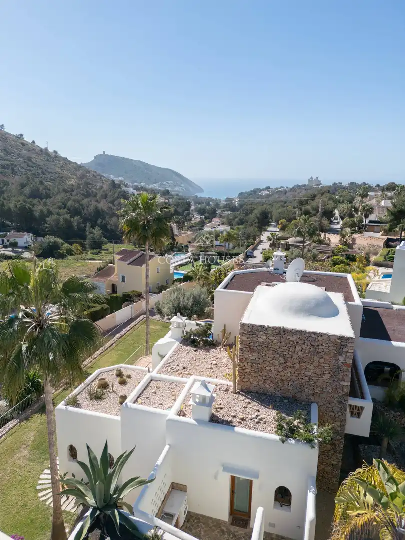 Vista exterior de Casa o xalet en venda en Moraira amb Aire condicionat, Calefacció i Jardí privat