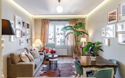 Living room of Flat to rent in  Madrid Capital  with Air Conditioner, Heating and Parquet flooring