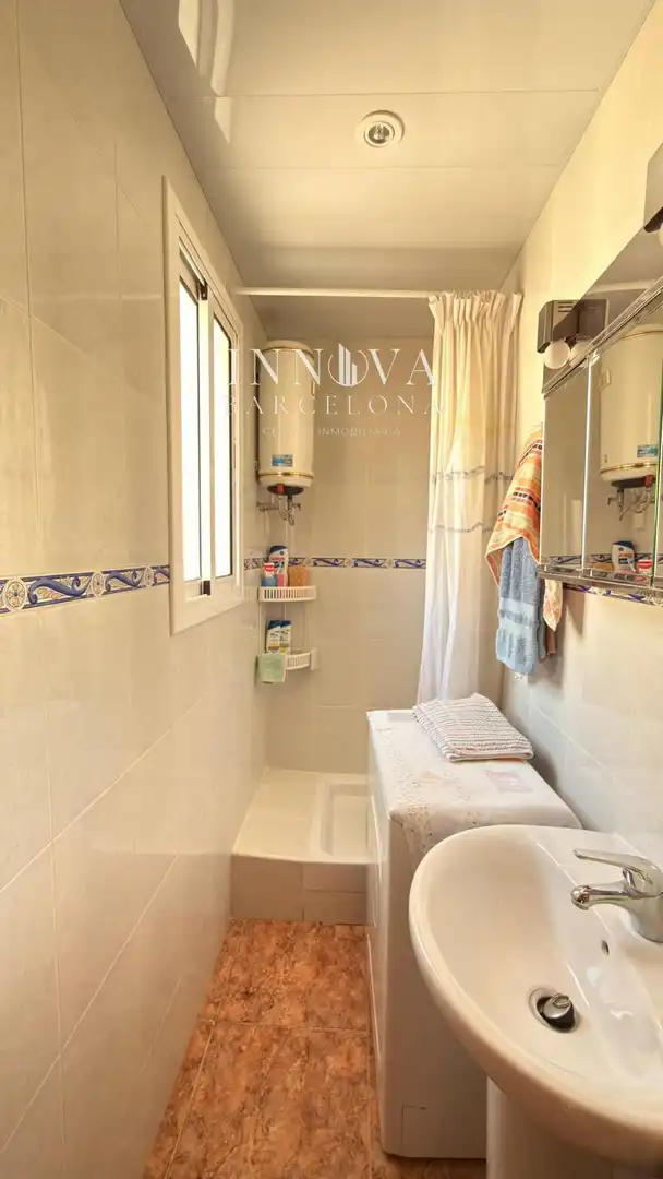 Badezimmer von Wohnung zum Verkauf in Barcelona mit Klimaanlage