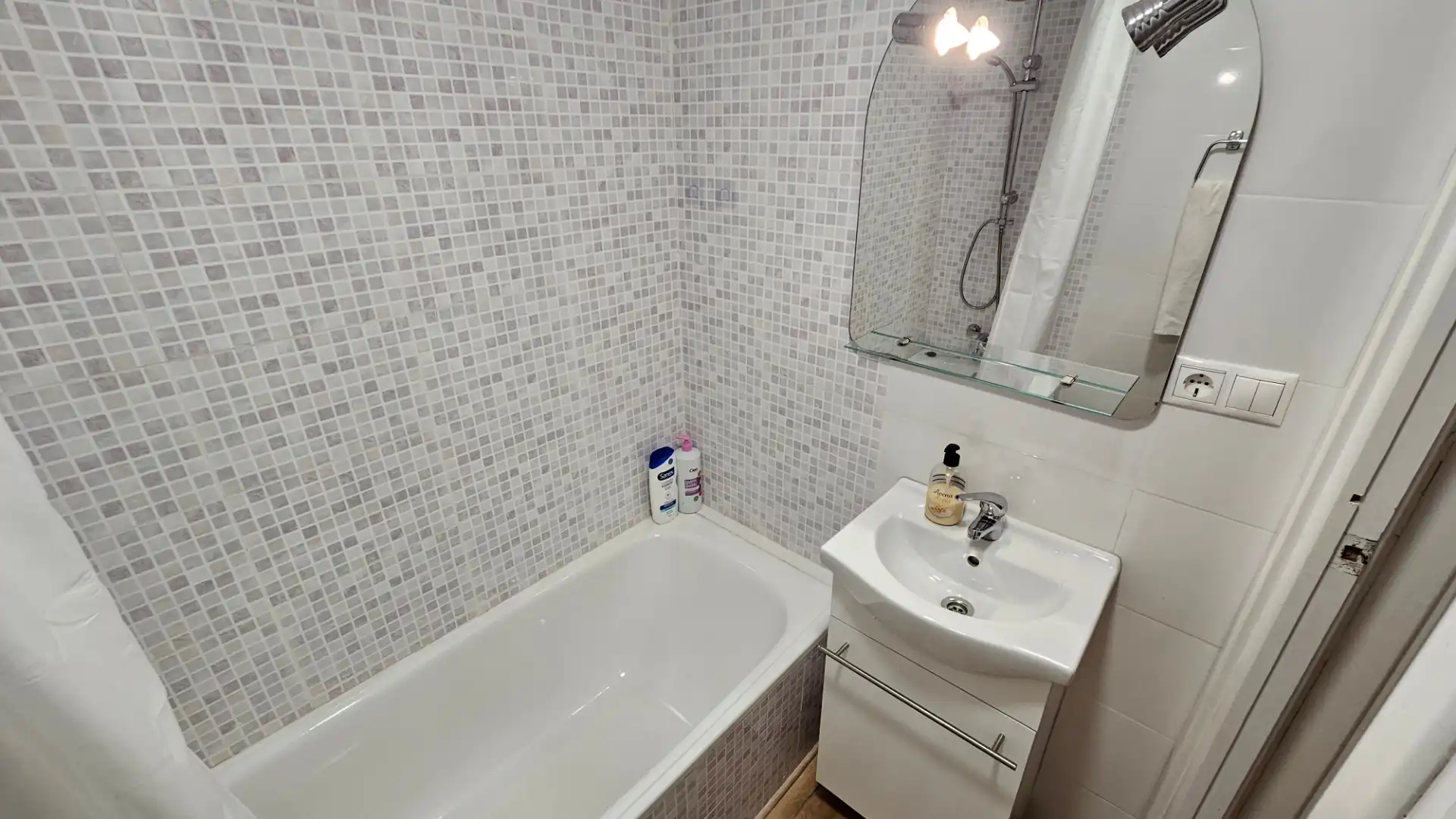 Baño de Casa adosada en venta en El Campello con Aire acondicionado, Calefacción y Jardín privado