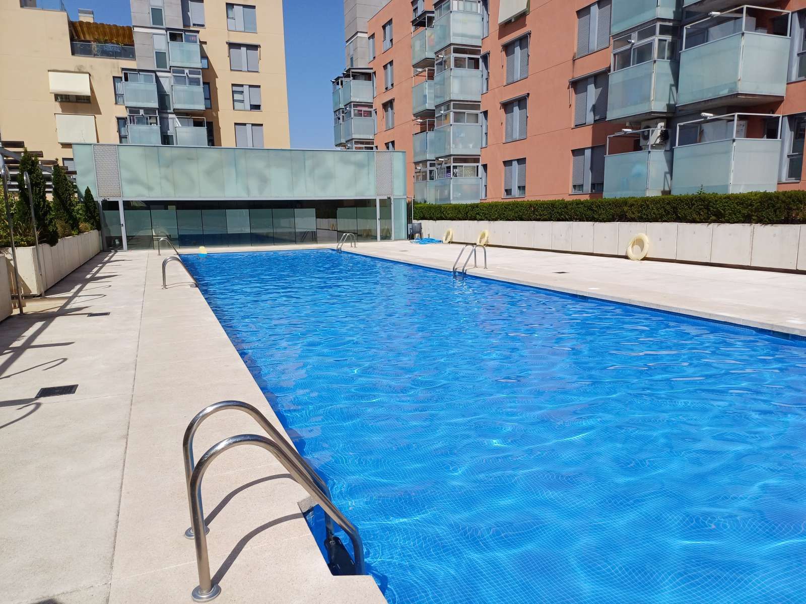 Piscina de Apartament per a compartir en  Madrid Capital amb Aire condicionat, Calefacció i Terrassa
