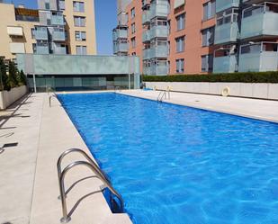 Swimming pool of Apartment to share in  Madrid Capital  with Air Conditioner and Terrace