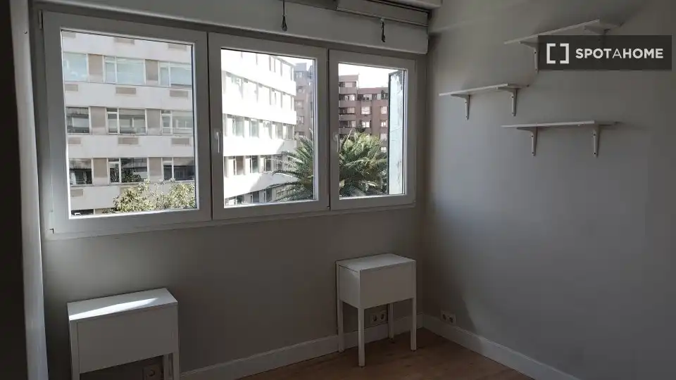 Bedroom of Flat for rent in Madrid  with Air Conditioner, Heating and Furnished