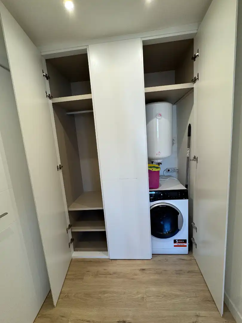 Cuina de Pis de lloguer en  Madrid Capital amb Aire condicionat, Calefacció i Moblat