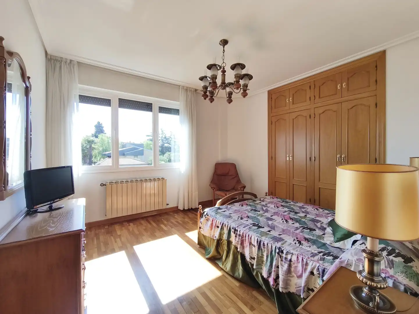 Dormitori de Casa adosada en venda en  Logroño amb Calefacció, Jardí privat i Parquet