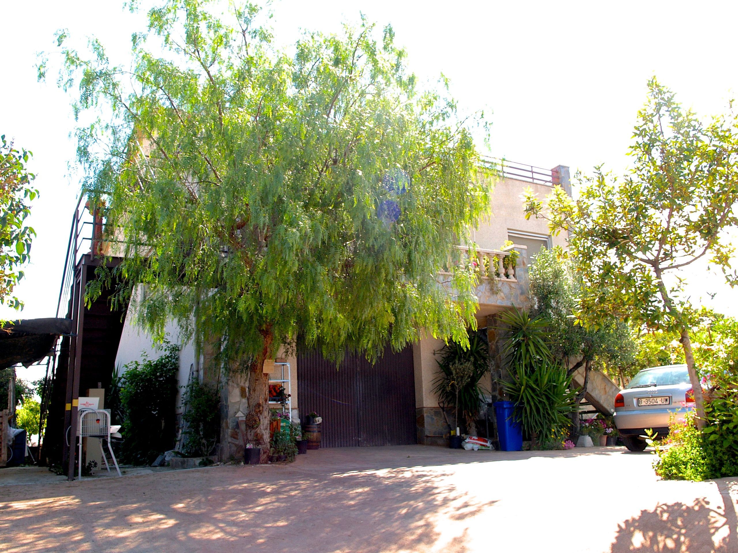 Vista exterior de Casa o xalet en venda en Terrassa amb Jardí privat, Terrassa i Traster