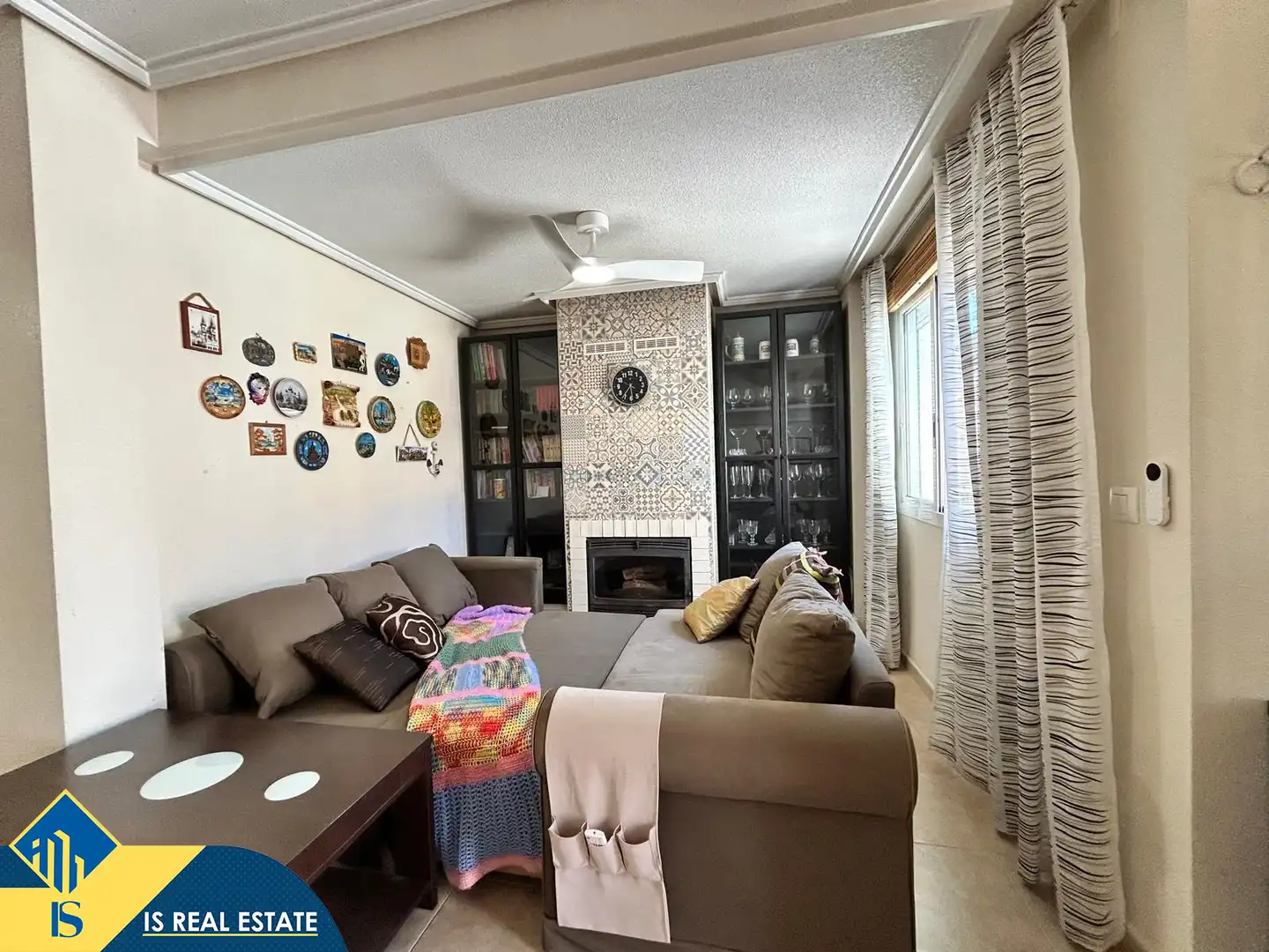 Sala d'estar de Casa adosada de lloguer en Torrevieja amb Aire condicionat, Calefacció i Jardí privat