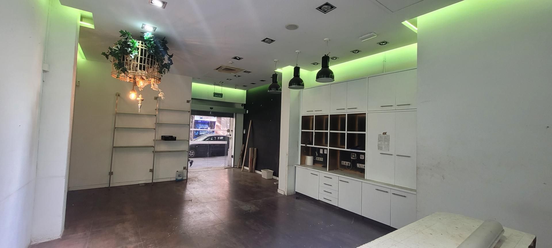 Premises for rent in de Viladomat, Sant Antoni, Eixample