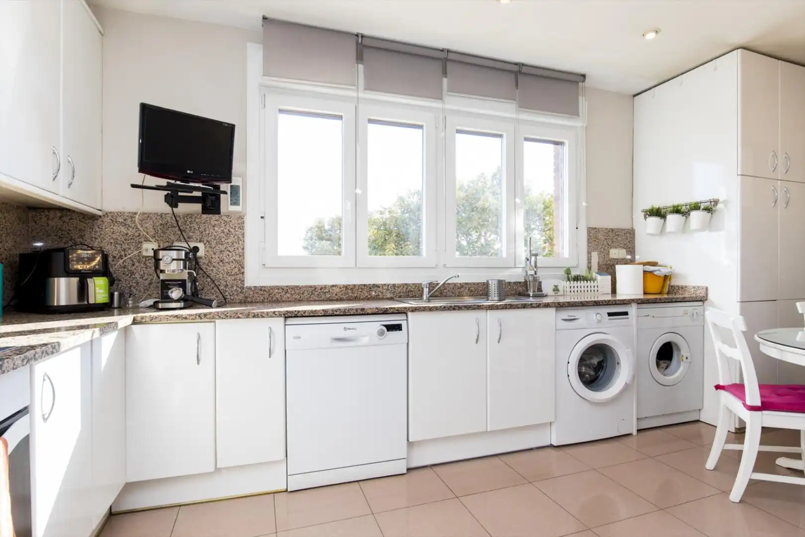 Kitchen of Detached homes for sale in Zaragoza  with Terrace, Storage room and Swimming Pool