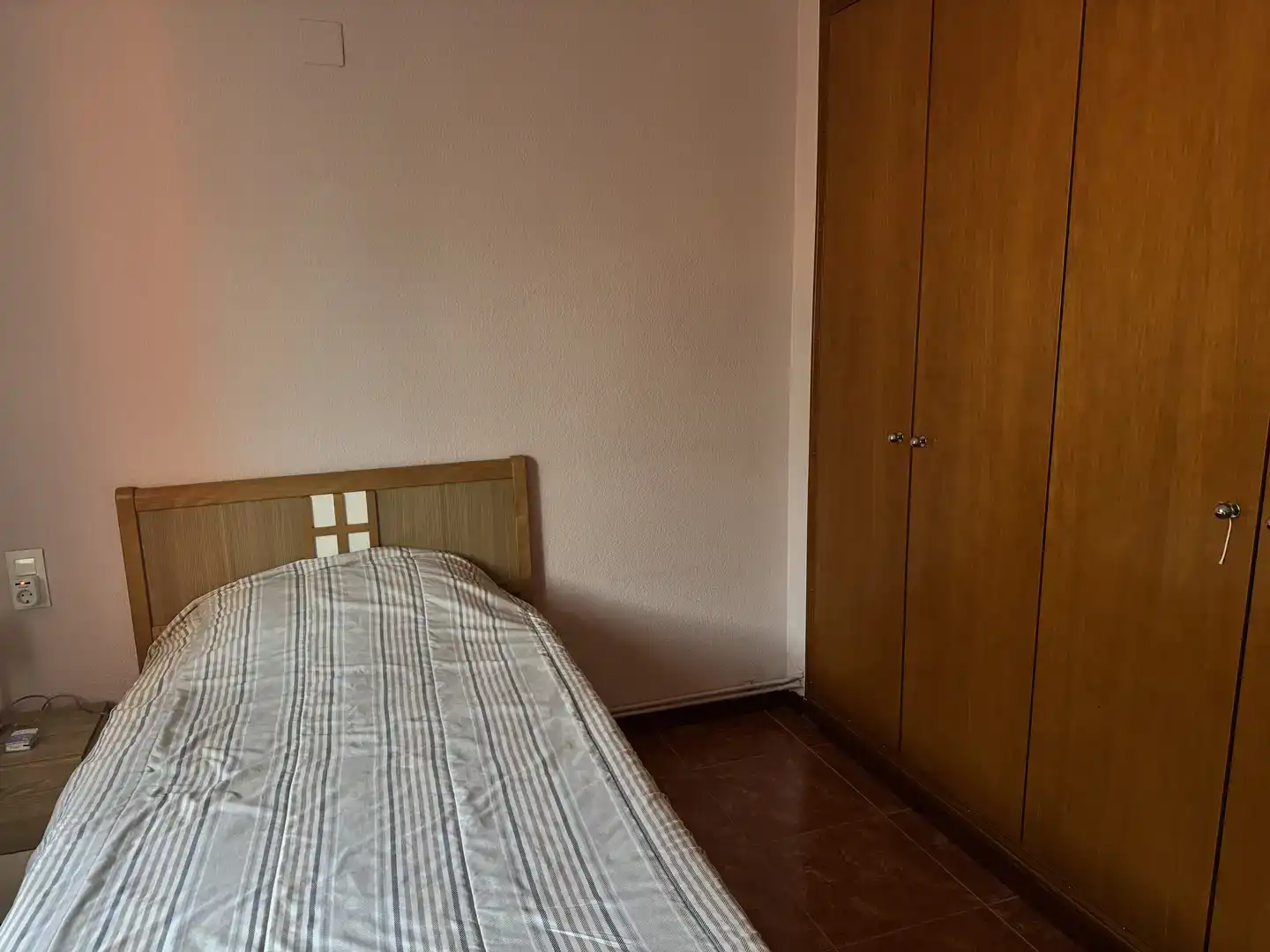 Dormitori de Casa adosada per a compartir en Torrent amb Piscina i Moblat