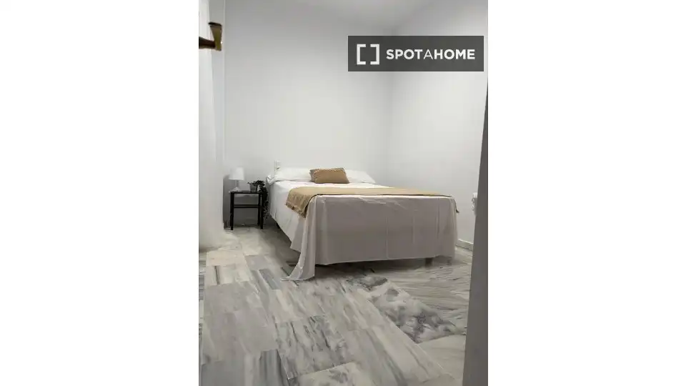Bedroom of Flat for share in Sevilla  with Air Conditioner, Terrace and Furnished