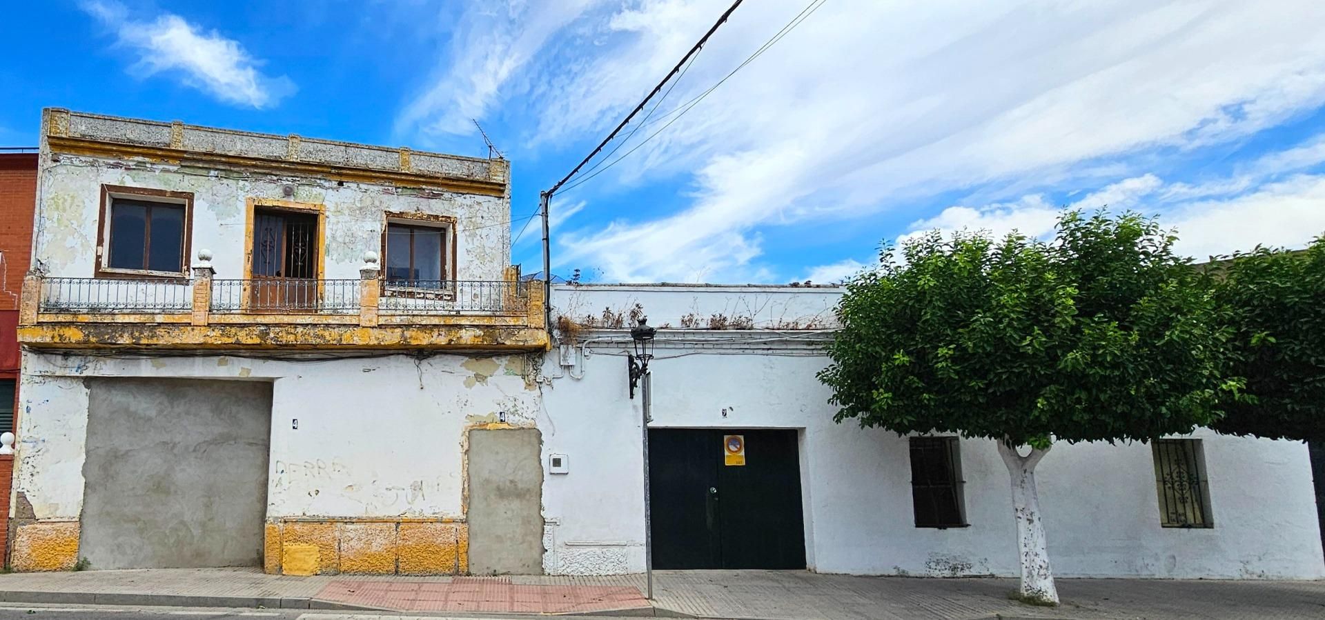 Exterior view of Single-family semi-detached for sale in La Algaba