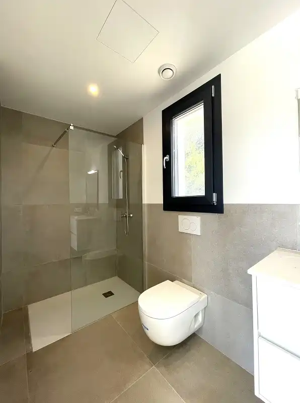 Badezimmer von Haus oder Chalet zum Verkauf in Llucmajor mit Klimaanlage, Privatgarten und Terrasse