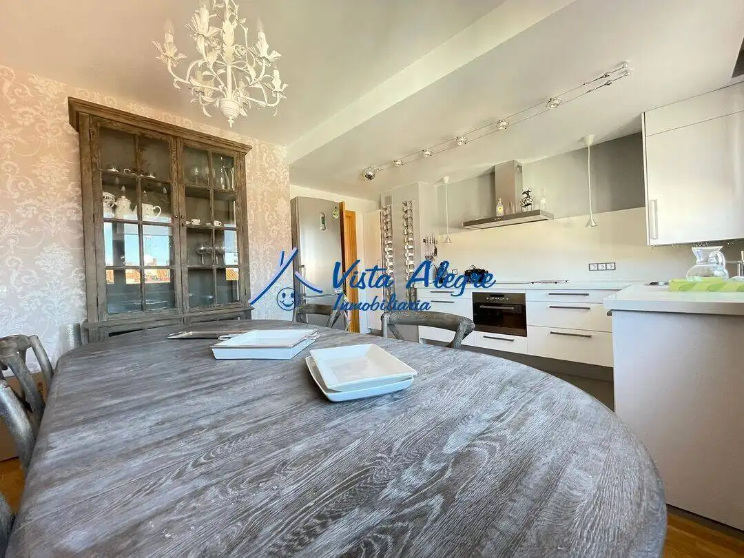 Cocina de Ático en venta en Haro con Calefacción, Parquet y Terraza