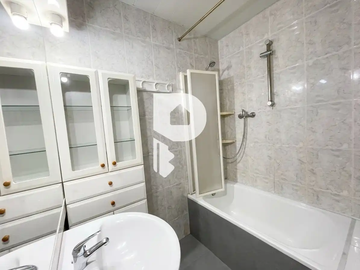 Bany de Apartament en venda en Sant Vicenç Dels Horts amb Calefacció i Internet