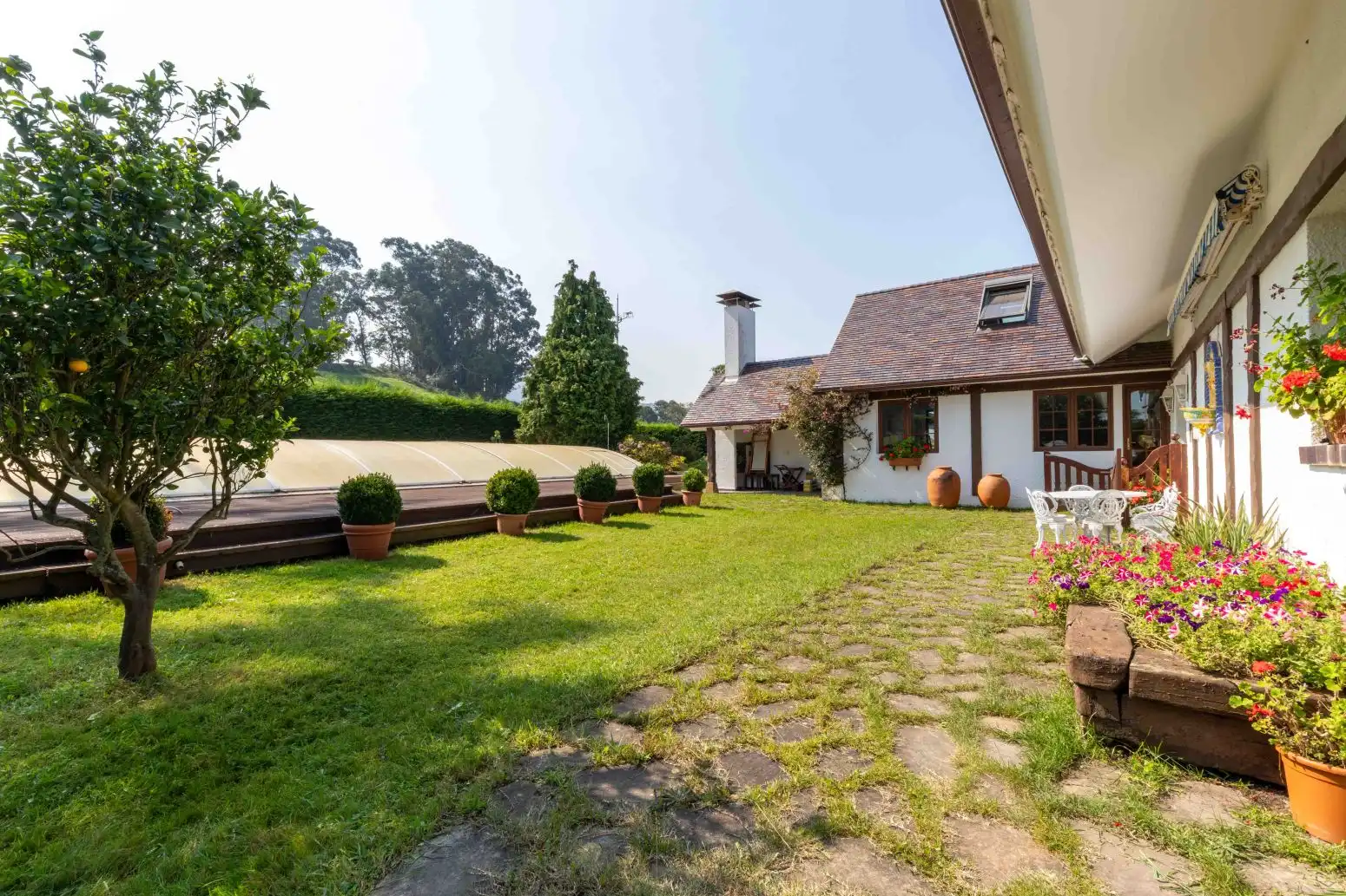 Jardí de Casa o xalet en venda en Medio Cudeyo amb Jardí privat, Parquet i Traster