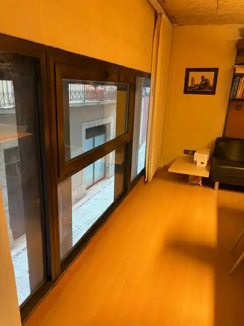 Dormitori de Local en venda en Girona amb Aire condicionat, Calefacció i Parquet
